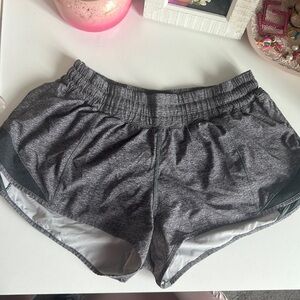 Lululemon Hotty Hot 2.5 in shorts- Size 6